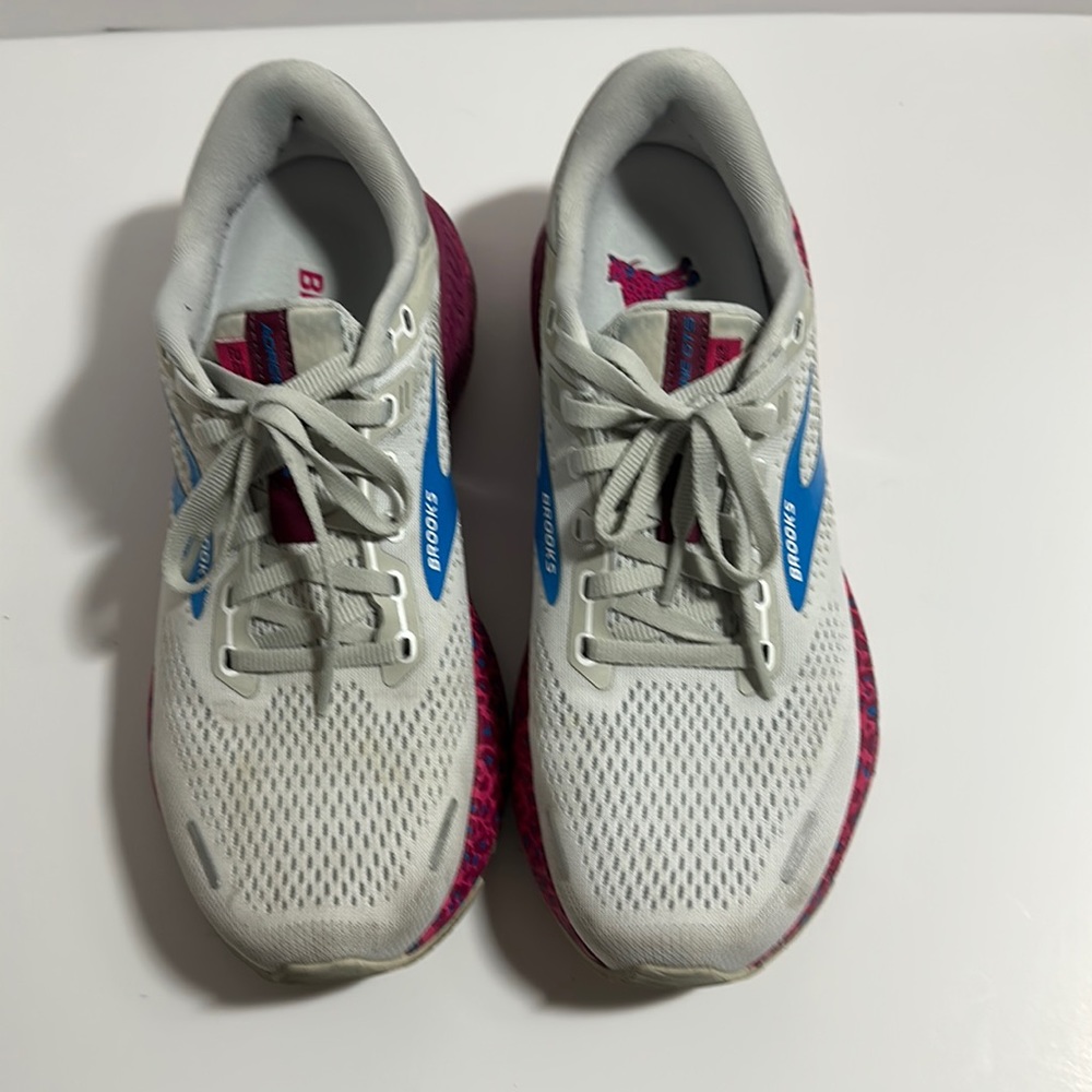Brooks Women’s Adrenaline GTS size 9.5 B GUC